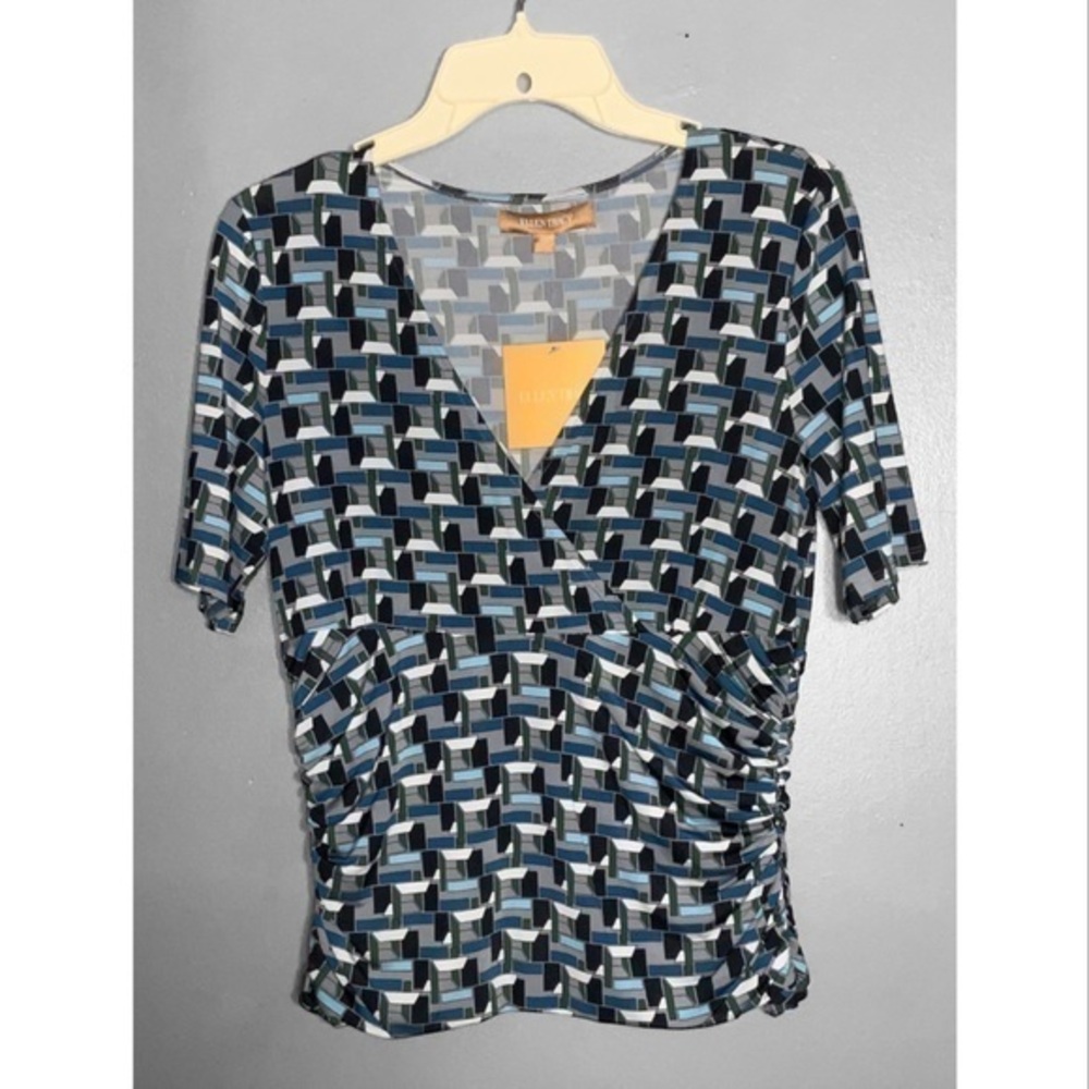 Ellen Tracy Short Sleeve Stretchy Faux Wrap Cinch Side Blue Geo Top M